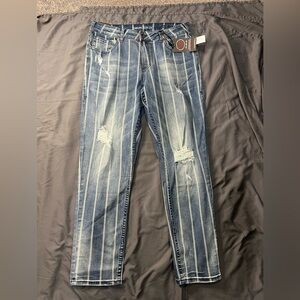 NWT Cowgirl Tuff Co. Highway Jean. Boyfriend Fit With Straight Fit. Size 33S.